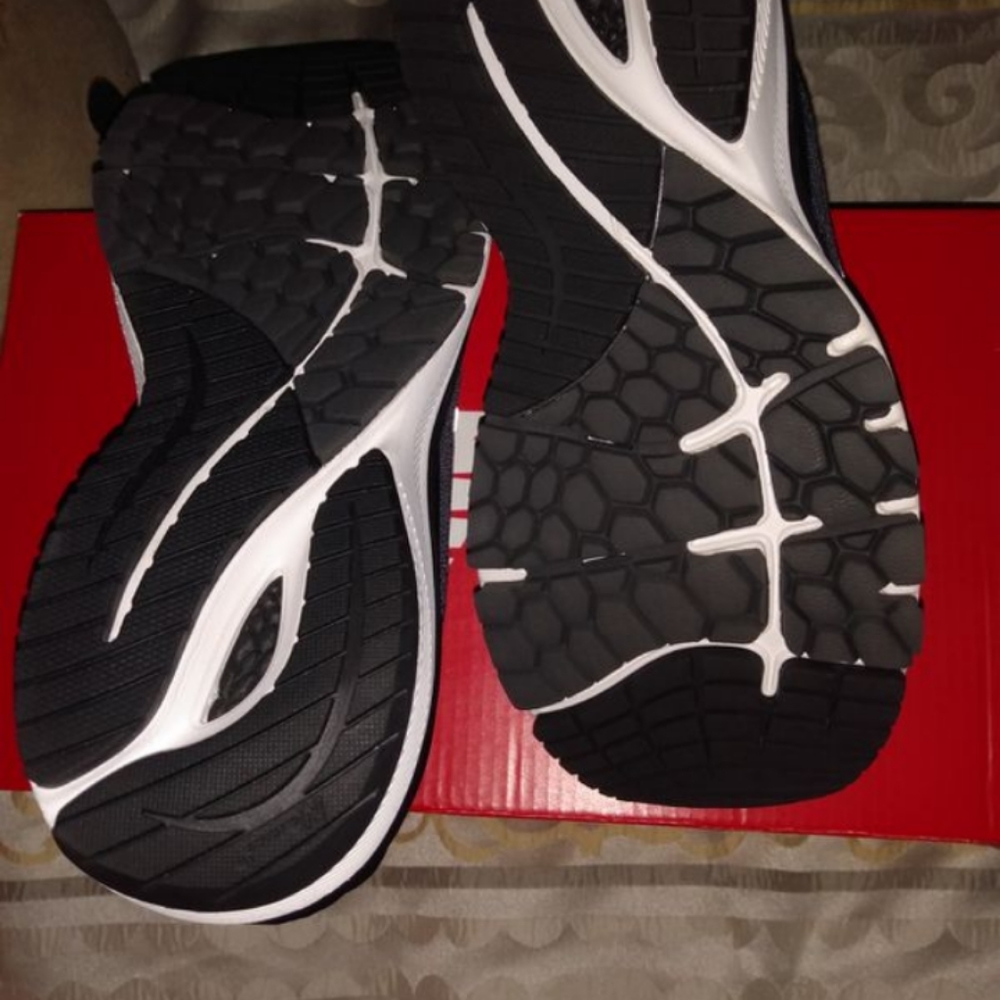 Shoes - Picture 5 of 9